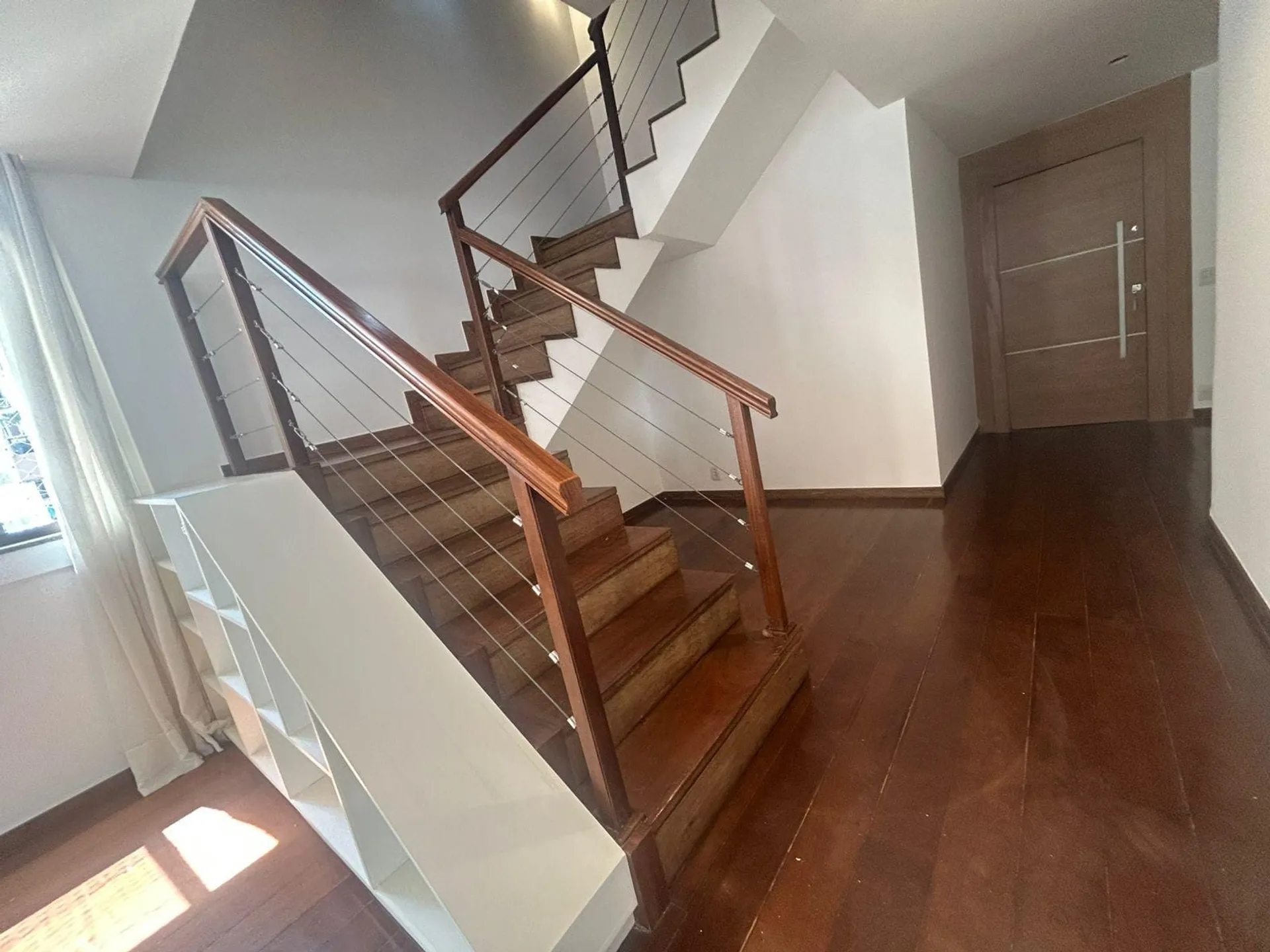 Apartment with 4 bedrooms and an enclosed balcony — photo 30
