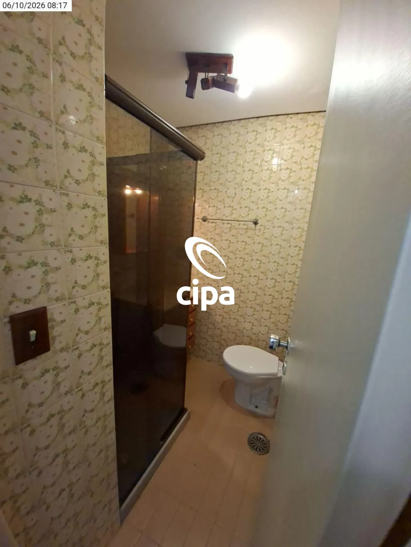 Glass-enclosed balcony in a 2-bedroom apartment, 83 m² — photo 18