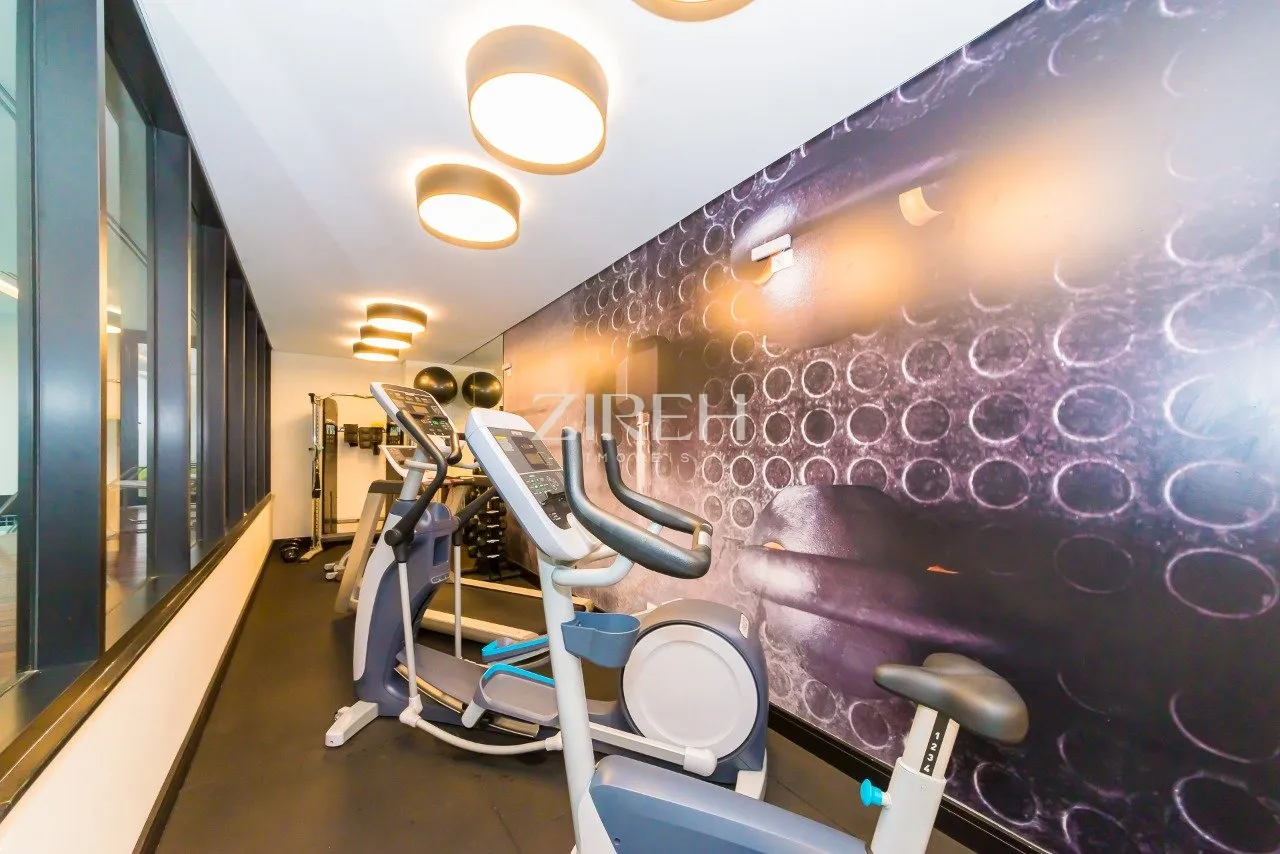 One-bedroom apartment in a building with a gym — photo 14