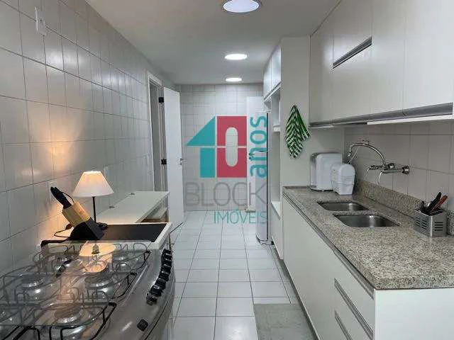 Furnished 125 m² apartment with 3 bedrooms and suite — photo 16
