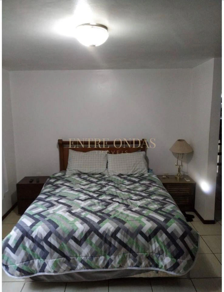 4-bedroom house with a bathtub in Florianópolis — photo 24