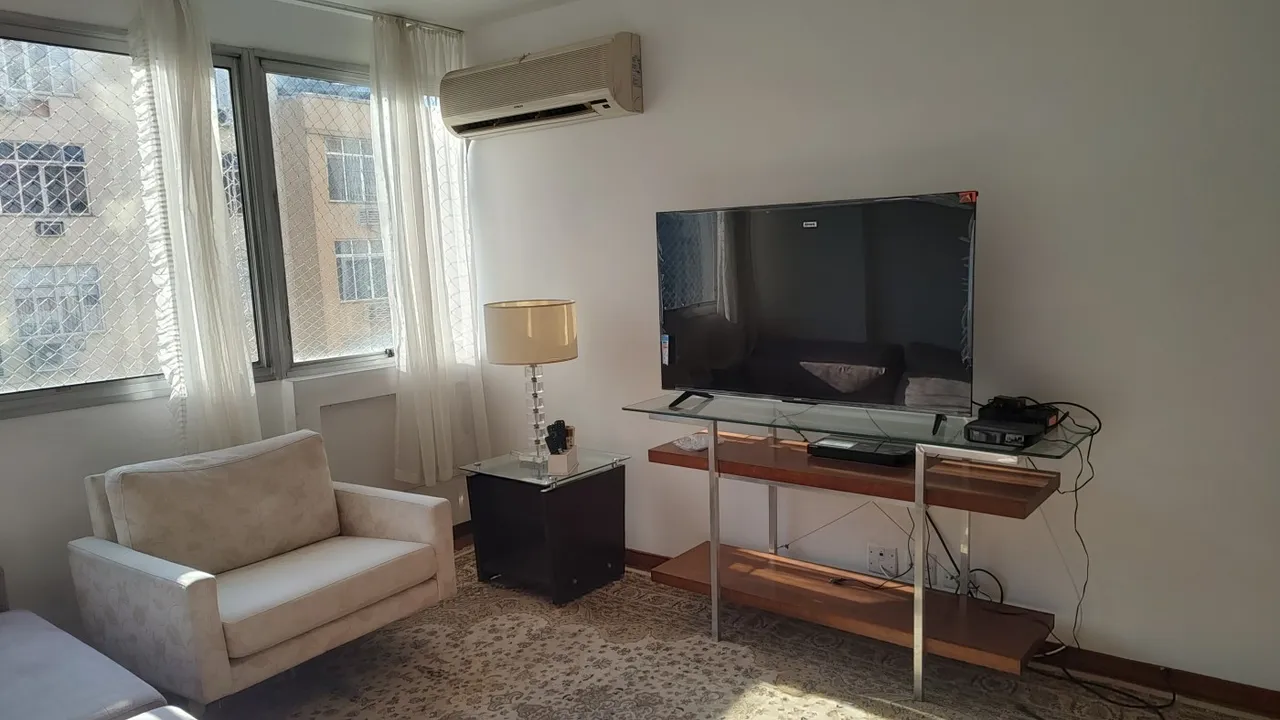 3-bedroom rental apartment with enclosed glass balcony — photo 8