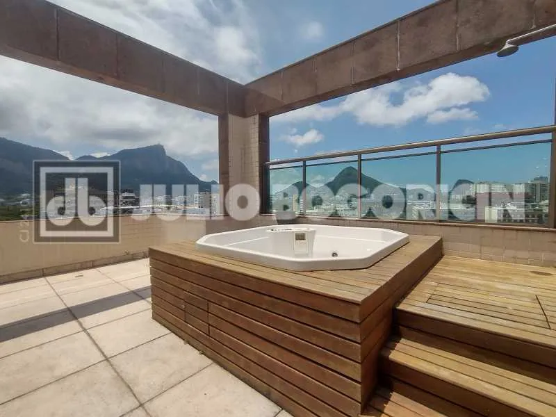 Furnished apartment with 3 bedrooms and a balcony — photo 26