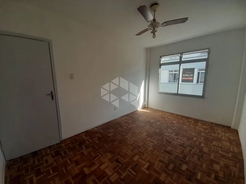 2-bedroom apartment with wood or laminate floors — photo 14
