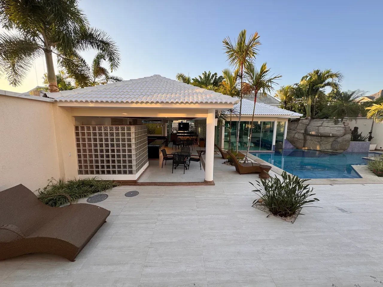 Unfurnished house with 5 bedrooms and glass showers — photo 12