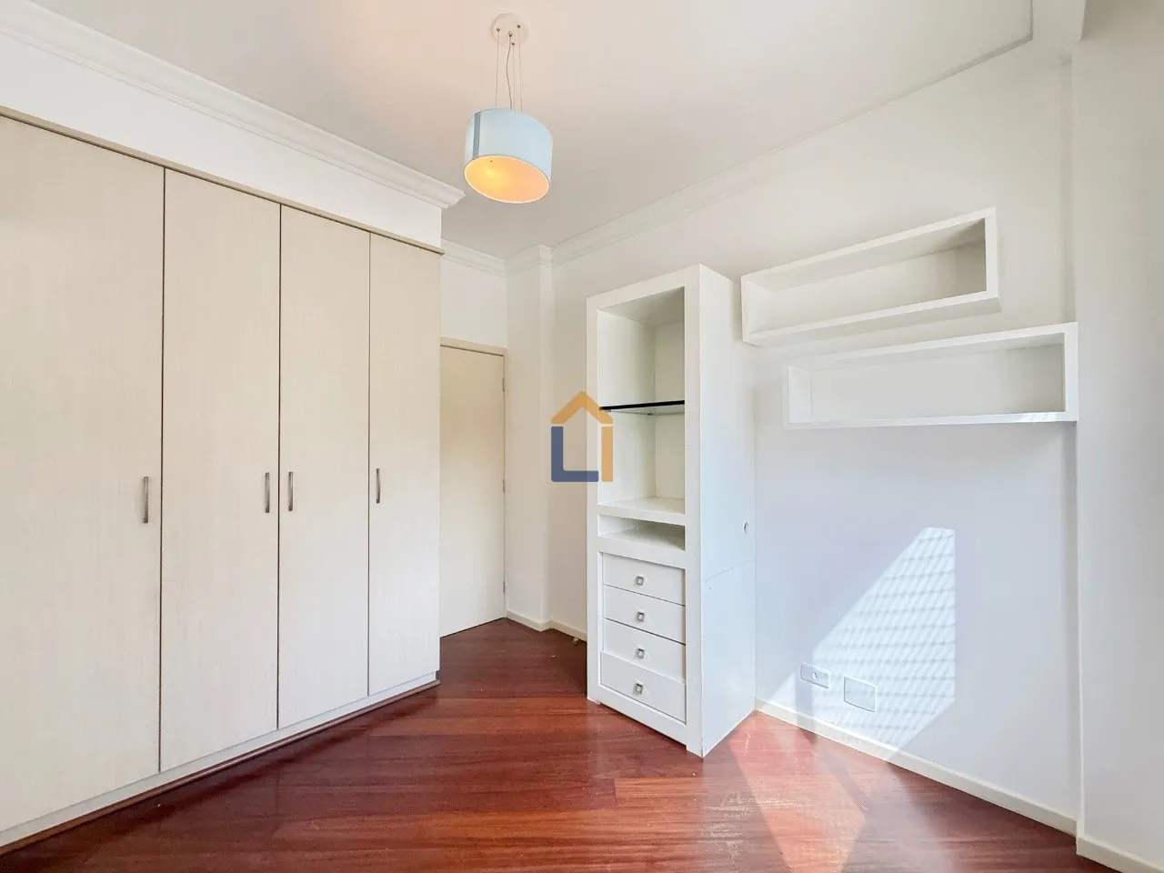 3-bedroom apartment with a washing machine in Curitiba — photo 7