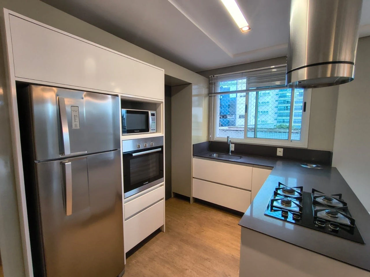 Floor-to-ceiling windows in a 2-bedroom apartment, 78 m² — photo 17