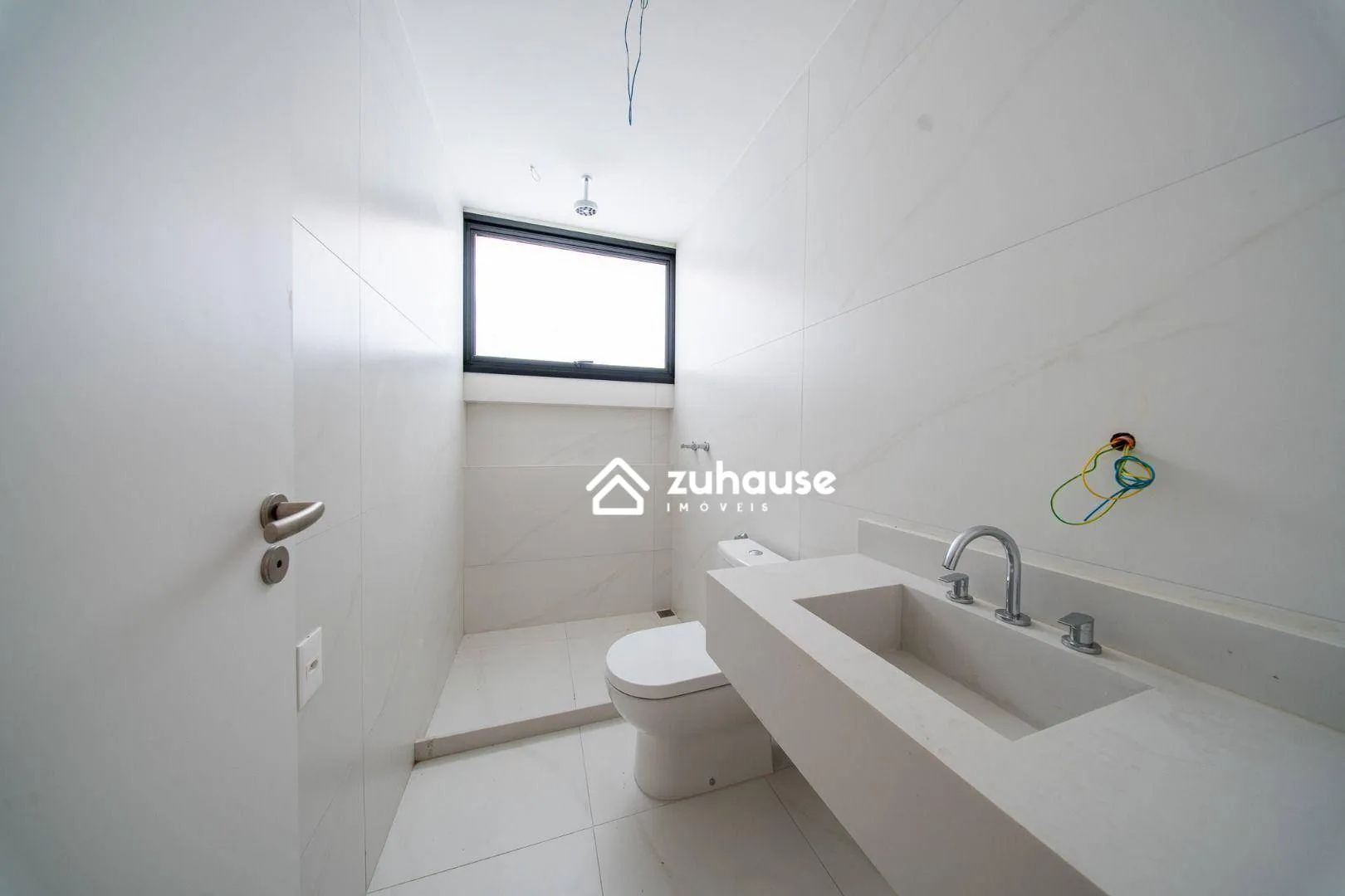 House with 5 bedrooms and an open-plan kitchen — photo 37