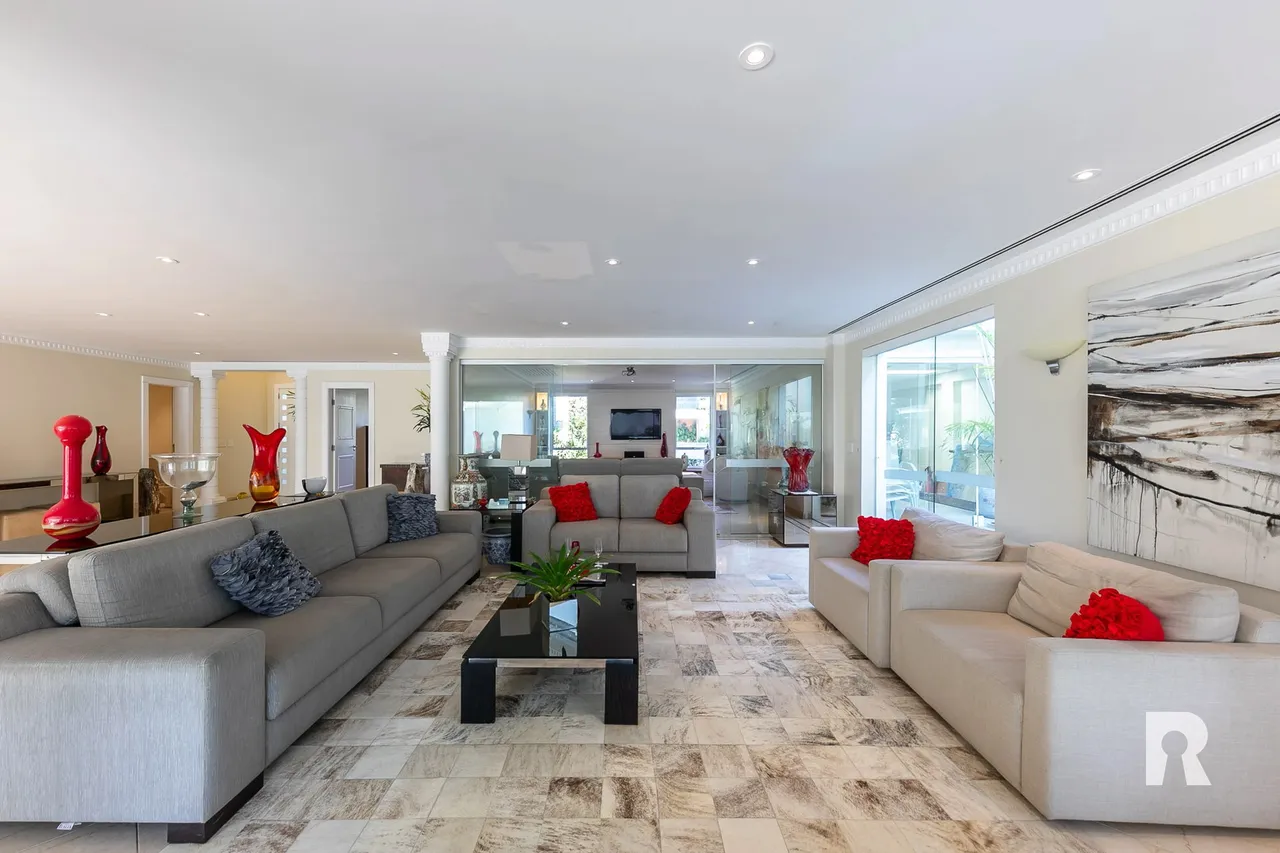 Furnished house with 5 bedrooms and 5 bathrooms