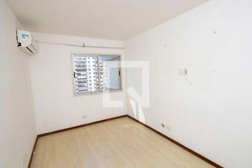2-bedroom apartment in a building with a gym — photo 14