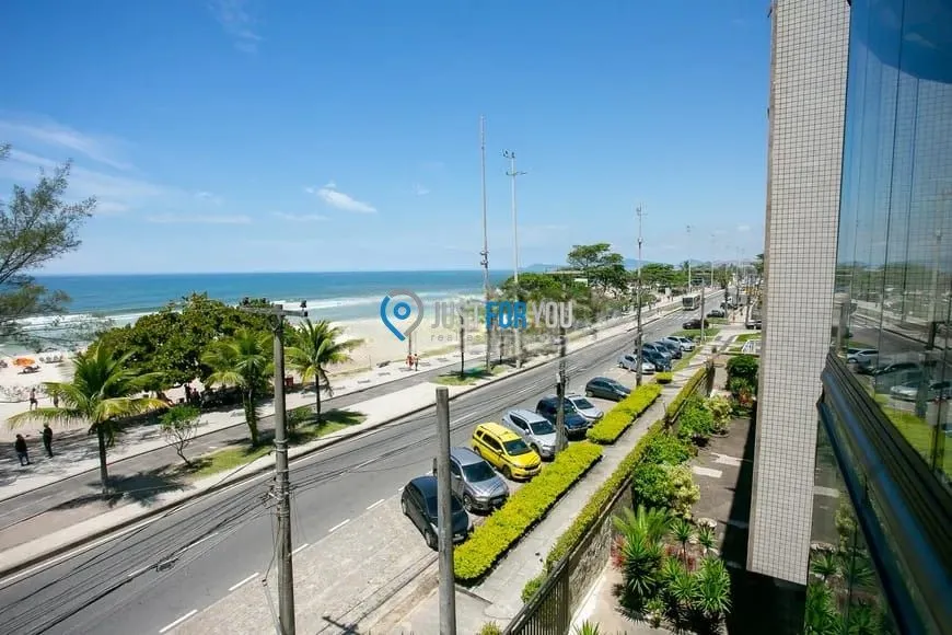 4-bedroom apartment with floor-to-ceiling windows — photo 14