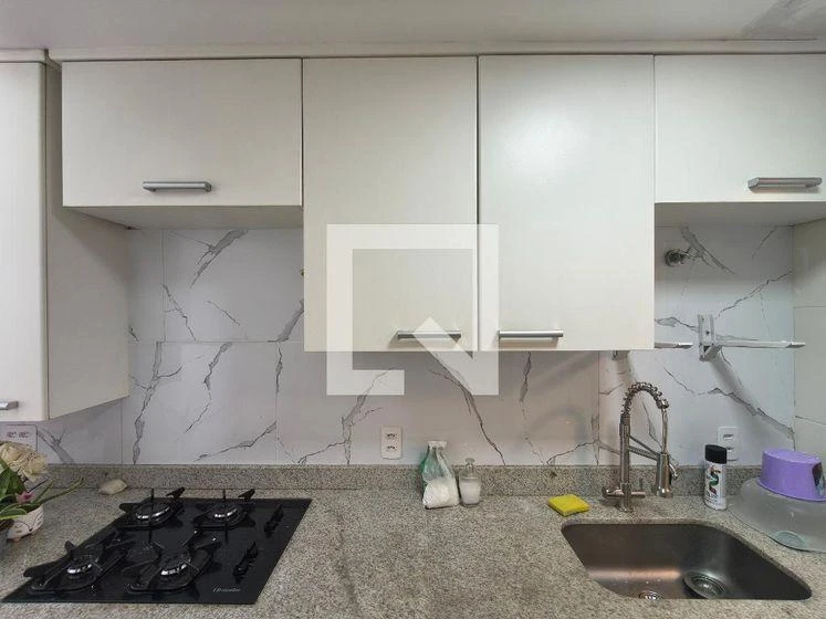 3-bedroom apartment with a glass-enclosed balcony — photo 24