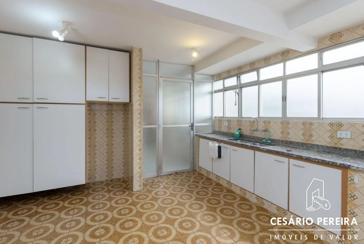 Furnished apartment, 215 m², with a bathtub — photo 15