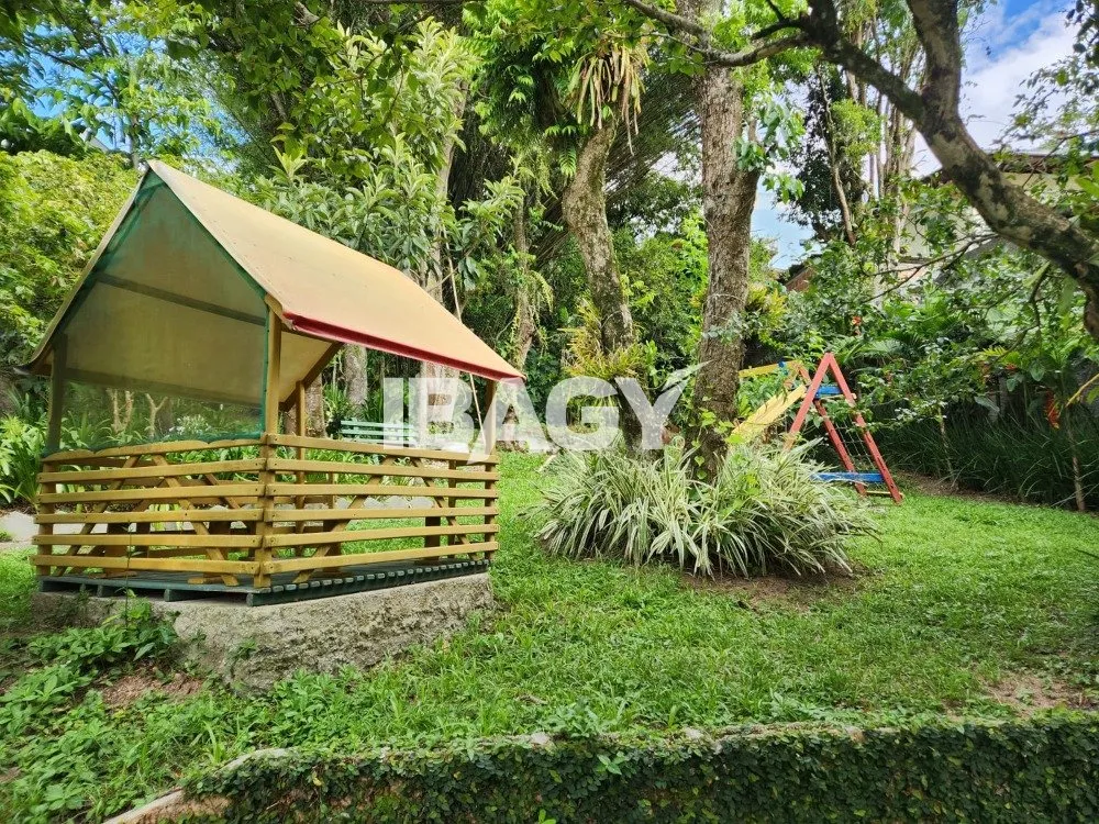 3-bedroom apartment in a building with a pool — photo 23