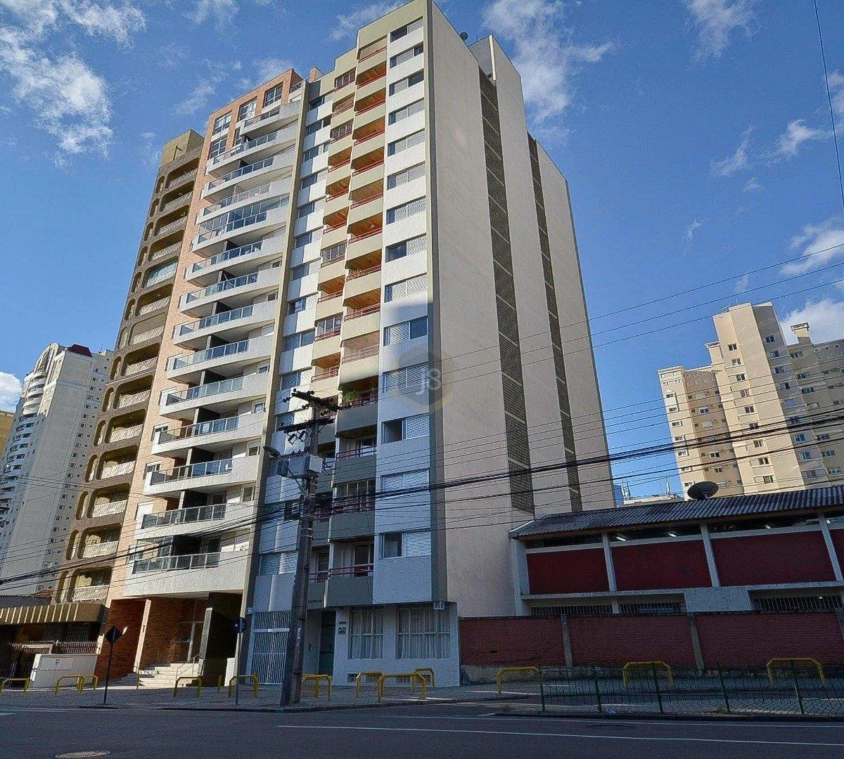 Unfurnished 1-bedroom apartment with 81 m² and parking — photo 18