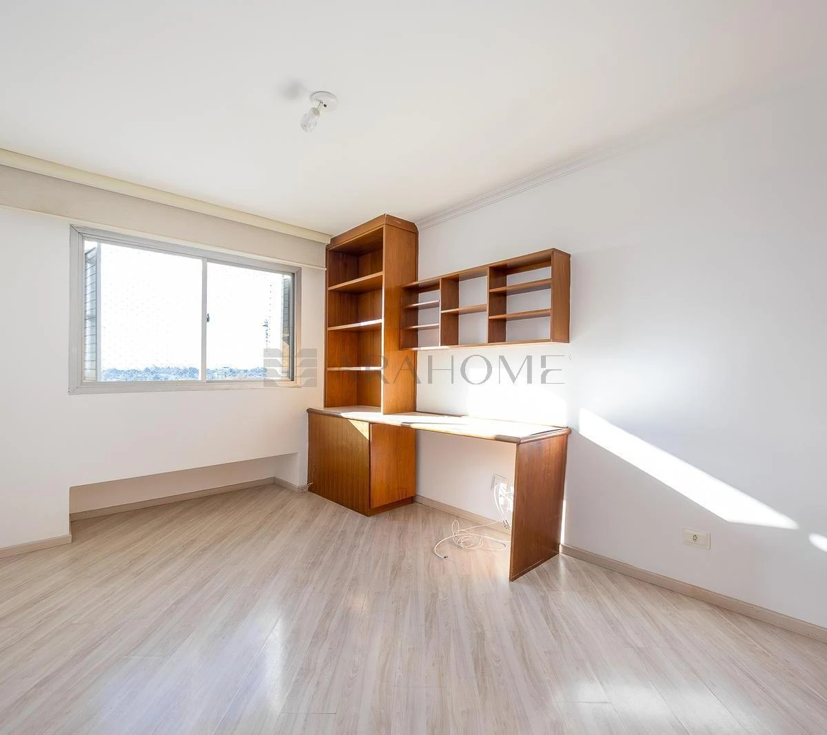 4-bedroom apartment with a bathtub in Curitiba — photo 14