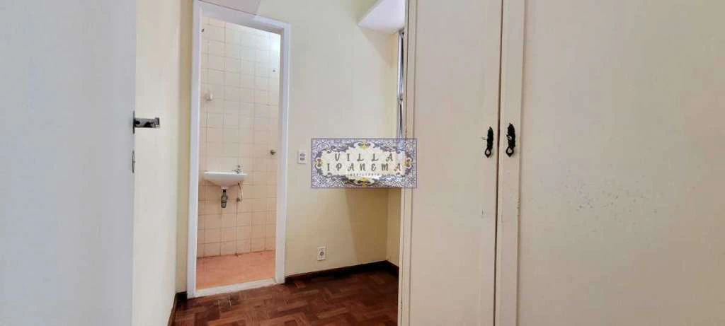 129 m² apartment with 3 bedrooms and a balcony — photo 17