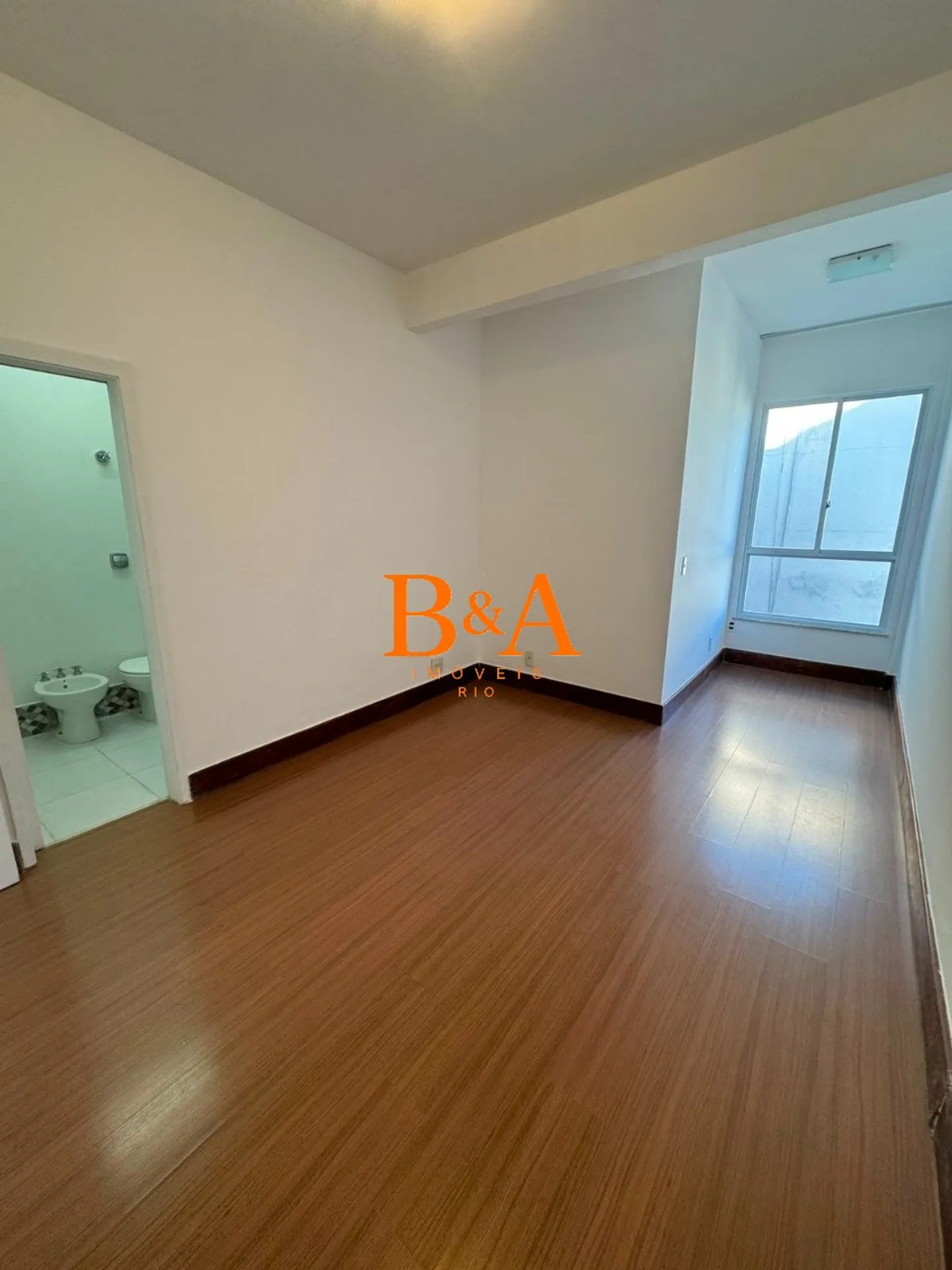 Apartment, 120 m², with wood or laminate floors — photo 28
