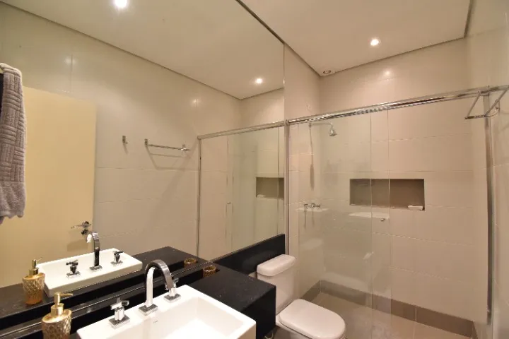 Furnished 2-bedroom apartment with 4 bathrooms — photo 15