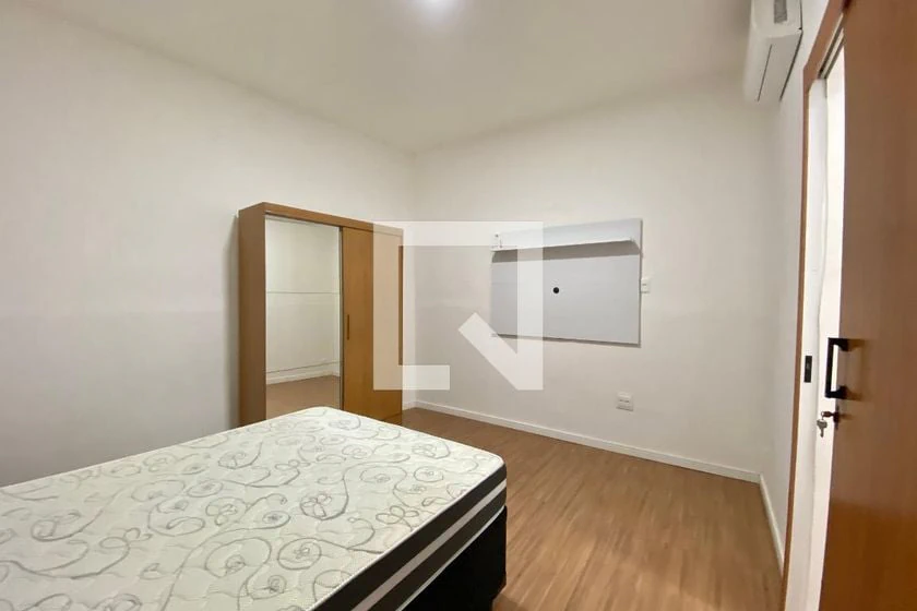 Departamento de 2 dormitorios con balcón cerrado con vidrio — photo 4