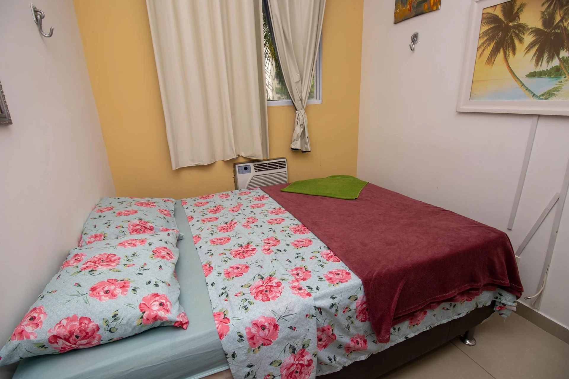 Furnished 2-bedroom apartment with gym in the condo — photo 3