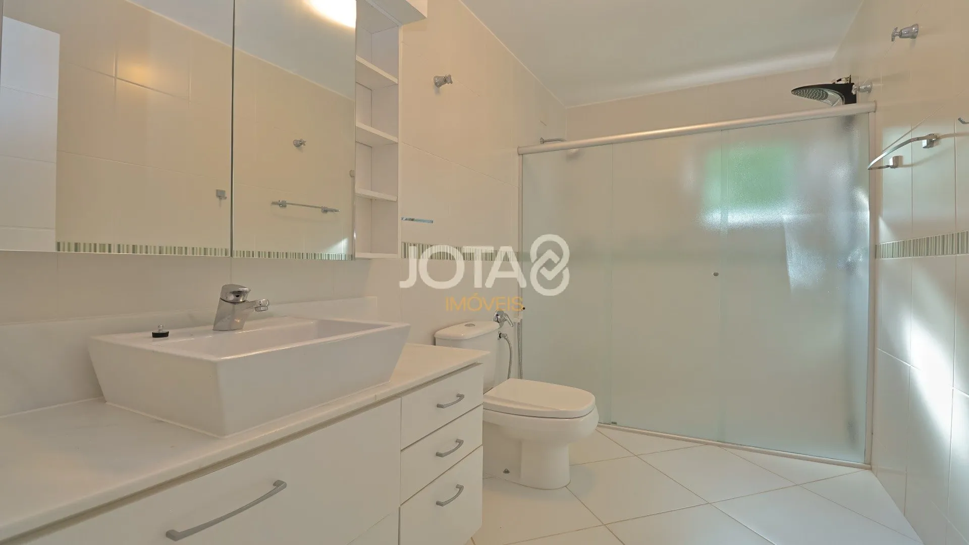 House with 5 bedrooms and a balcony in 370 m² — photo 29