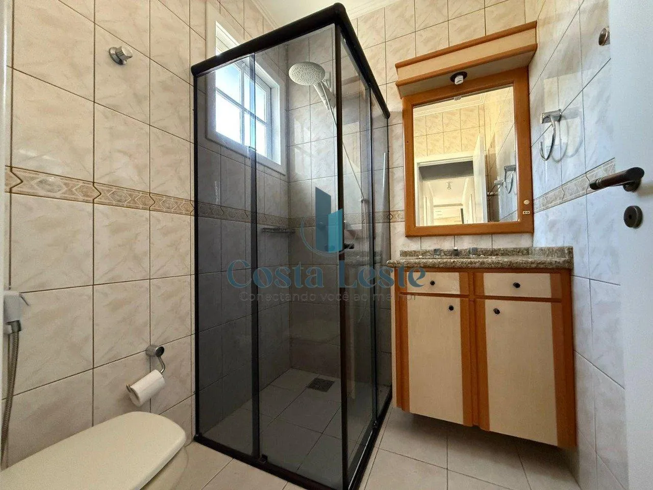 4-bedroom house with a fireplace in Florianópolis — photo 11
