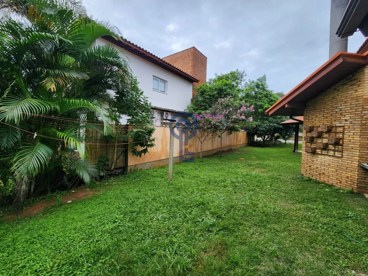 Condo house with 4 bedrooms and a private garden — photo 39