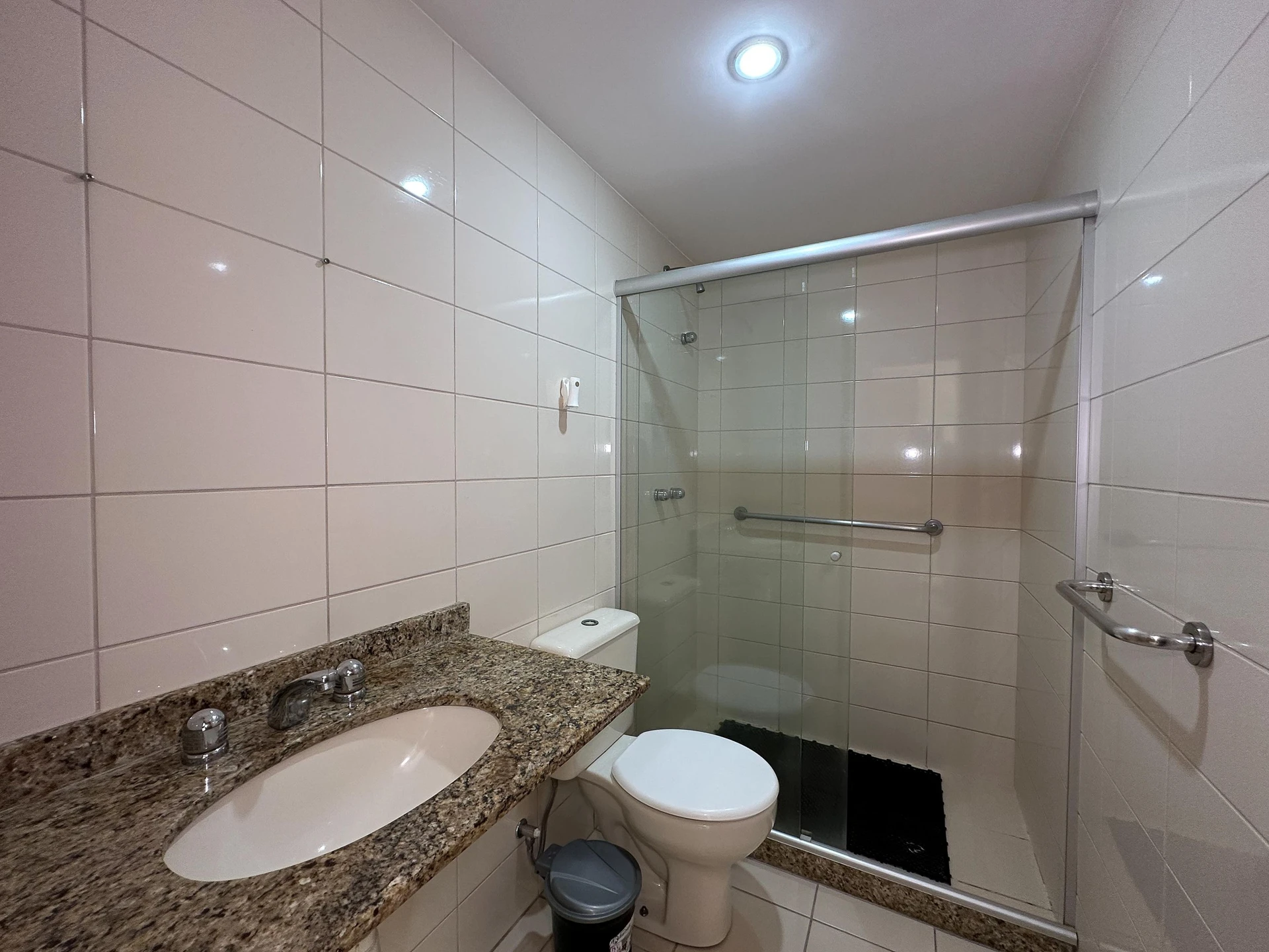 3-bedroom apartment in a building with a sauna — photo 31