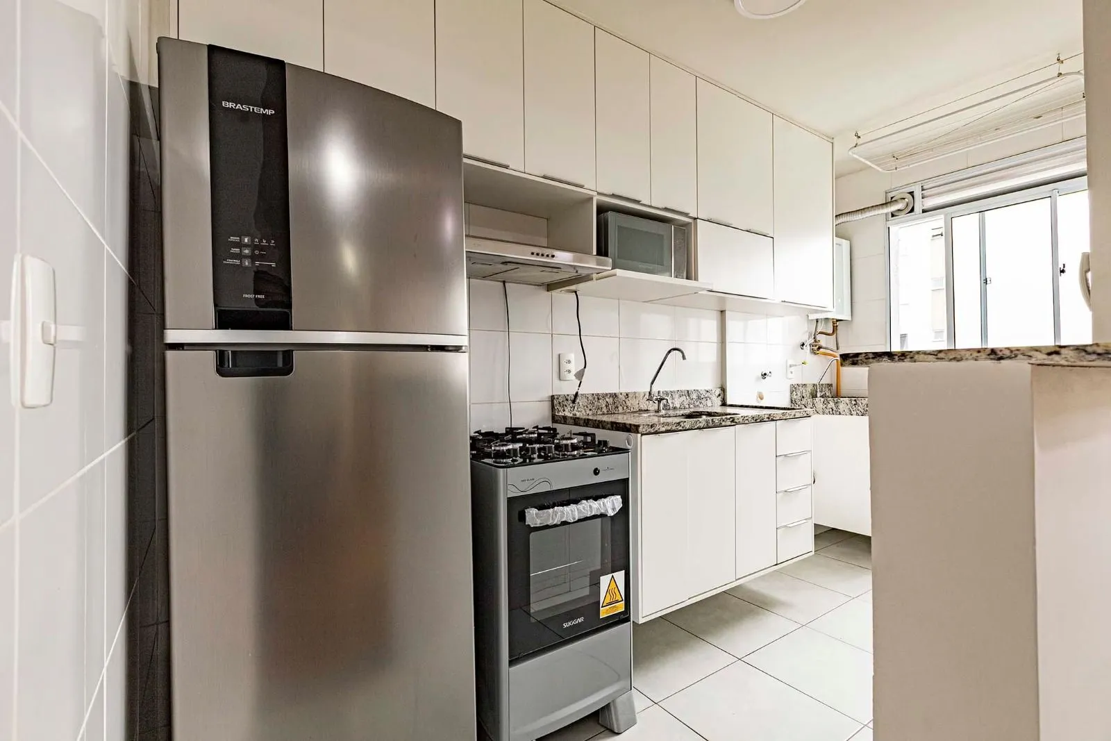 2-bedroom apartment in a building with a coworking space — photo 2