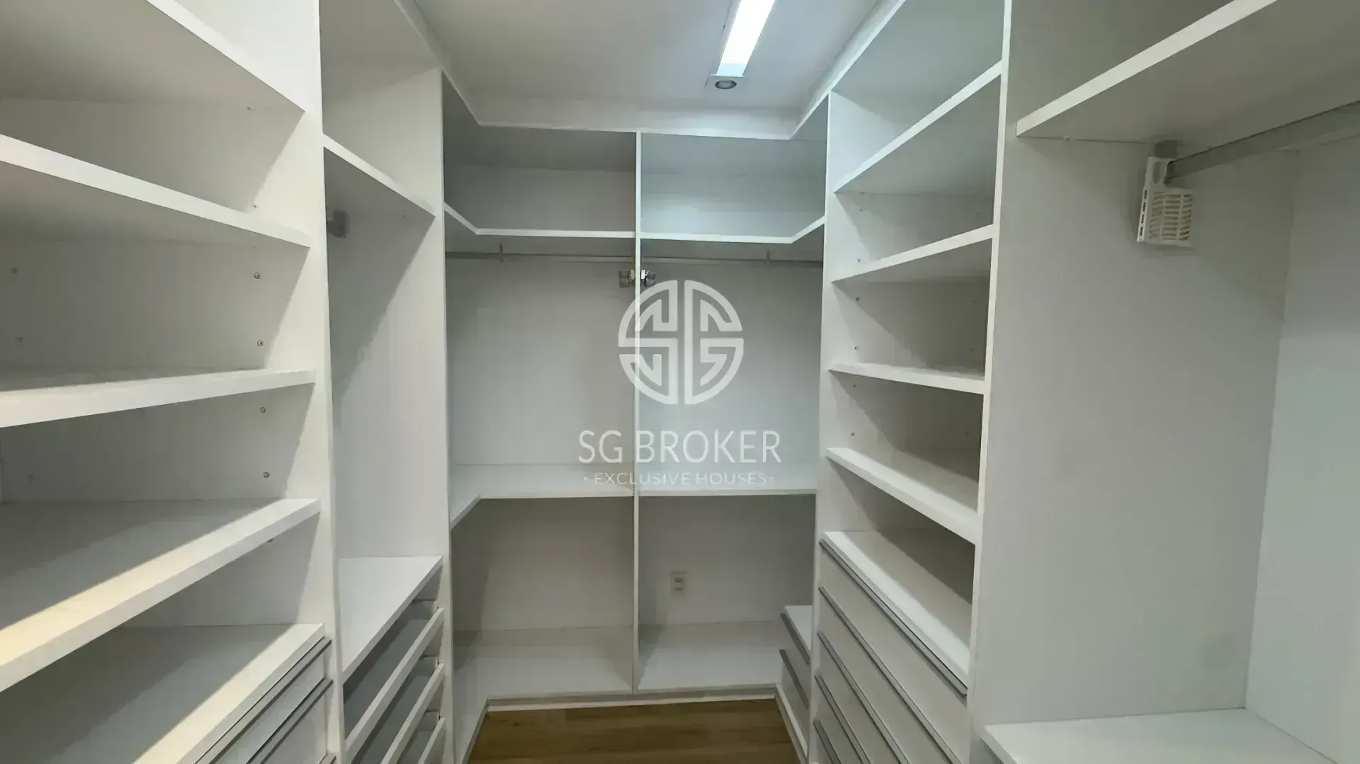 Apartamento com cozinha integrada e 4 dormitórios — photo 47