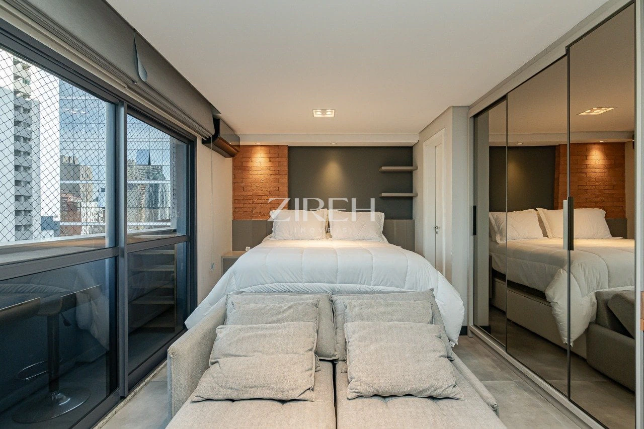 Квартира 35 м² з панорамними вікнами та робочим місцем — photo 3