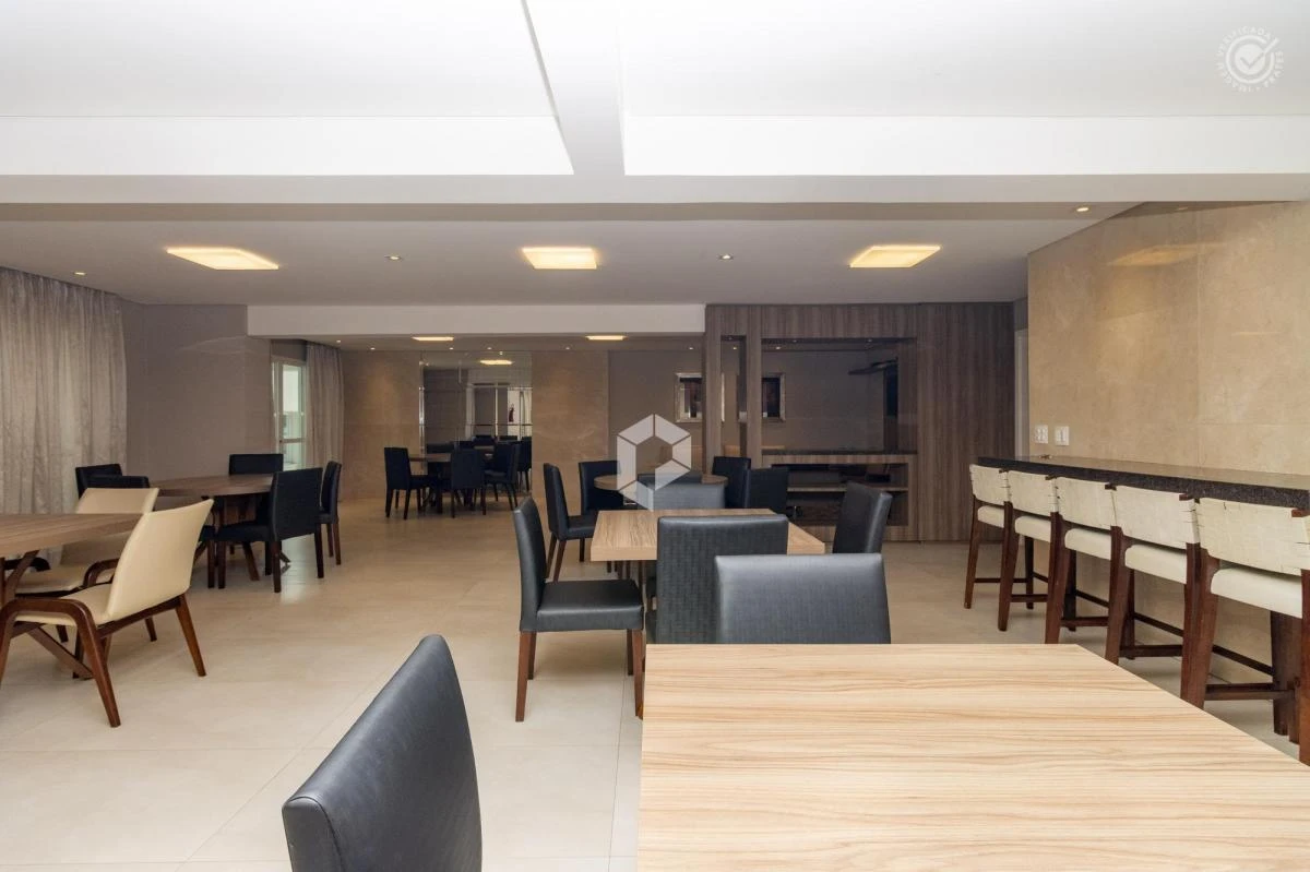 Застеклённый балкон и 2 спальни: квартира 163 м² — photo 33