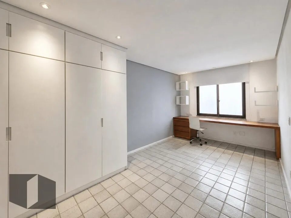 Apartment with air conditioning and 4 bedrooms — photo 6