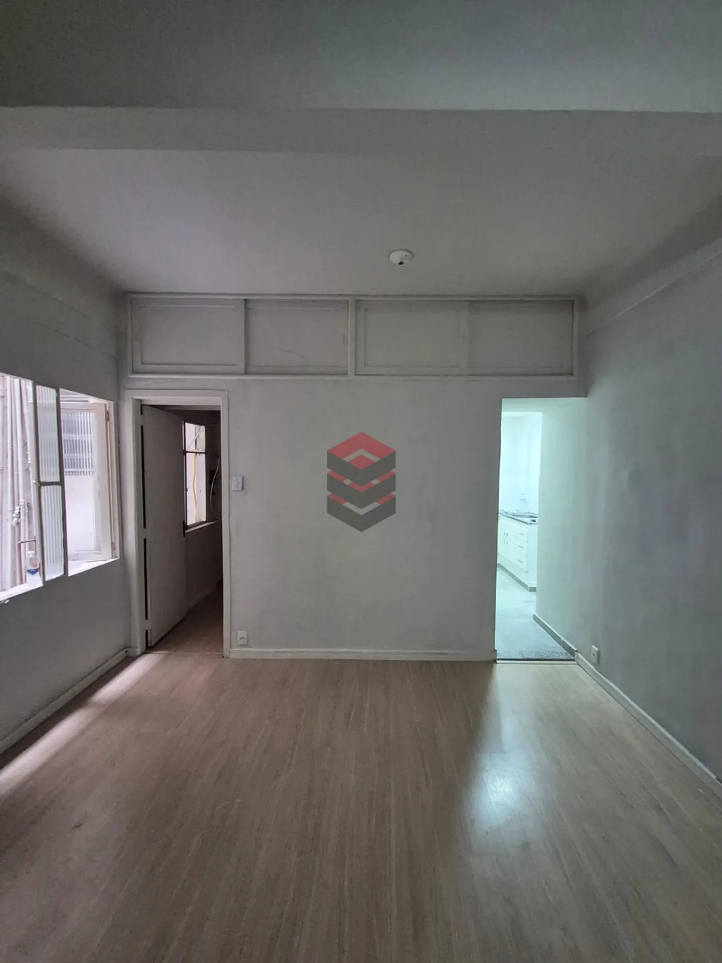 Wood or laminate floors in a one-bedroom apartment, 37 m² — photo 7