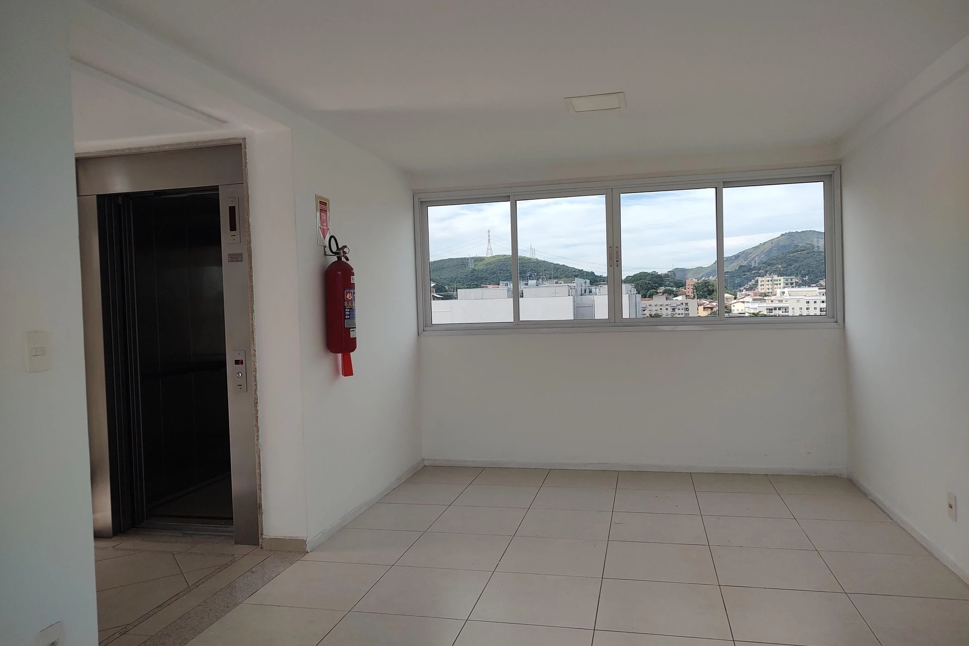 Apartamento sem mobília com 2 quartos e varanda — photo 21