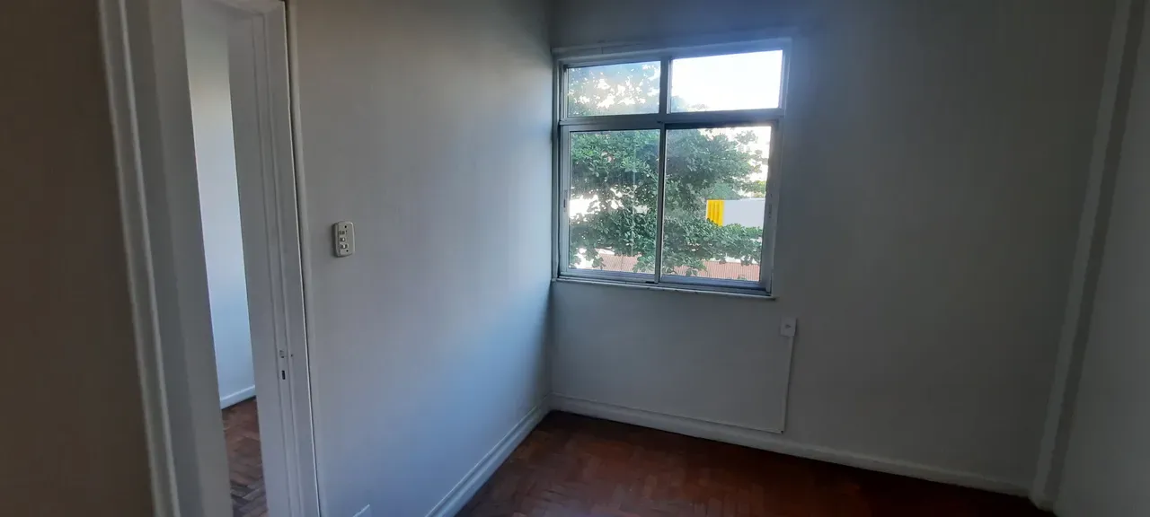 Деревянный пол или ламинат и 1 спальня: квартира 30 м² — photo 16