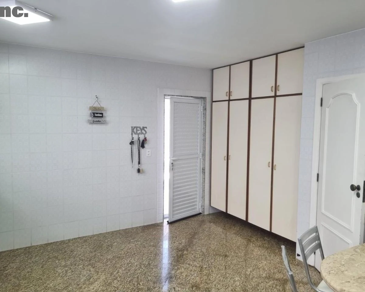 Меблированный дом с балконом и 4 спальнями с ванными — photo 42