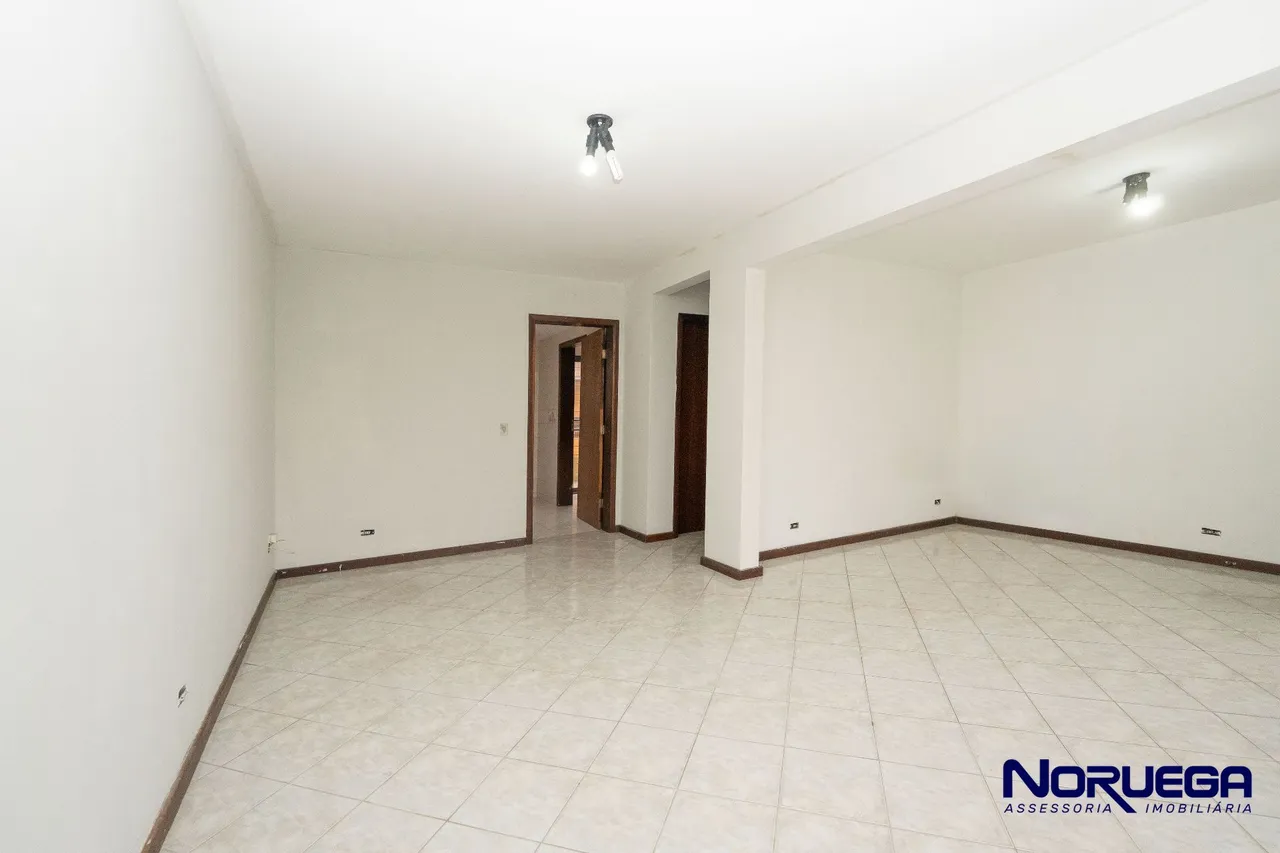 House with a closed kitchen and 3 bedrooms — photo 11