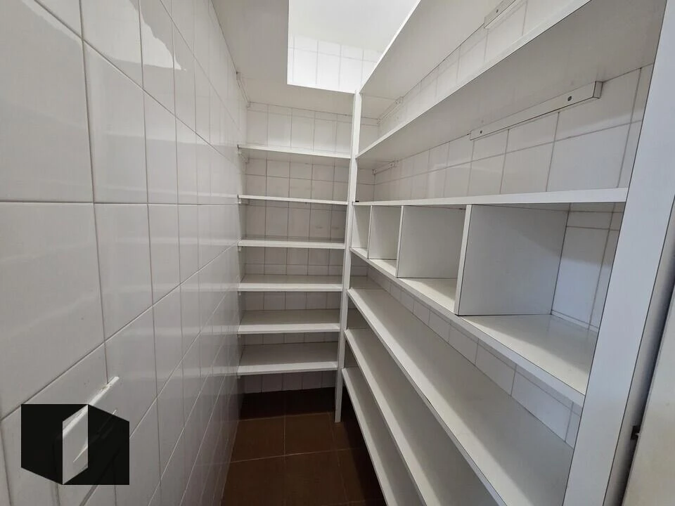 250 m² apartment with 4 bedrooms and 2 parking spaces — photo 27