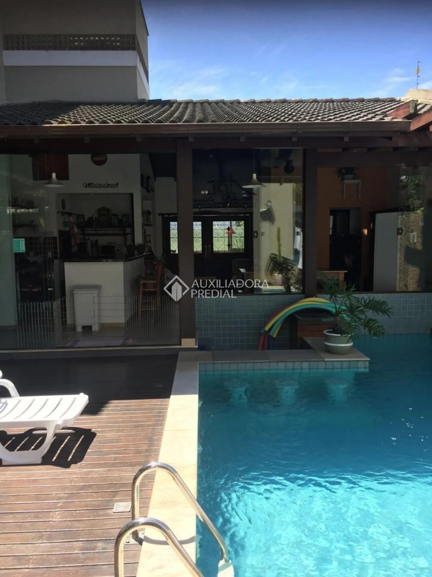 Furnished 350 m² house with an open-plan gas kitchen — photo 6