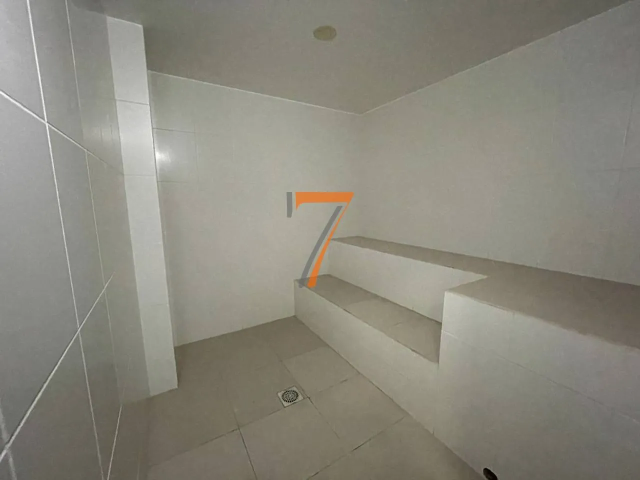 Furnished penthouse with 2 en-suite bedrooms and 210 m² — photo 61