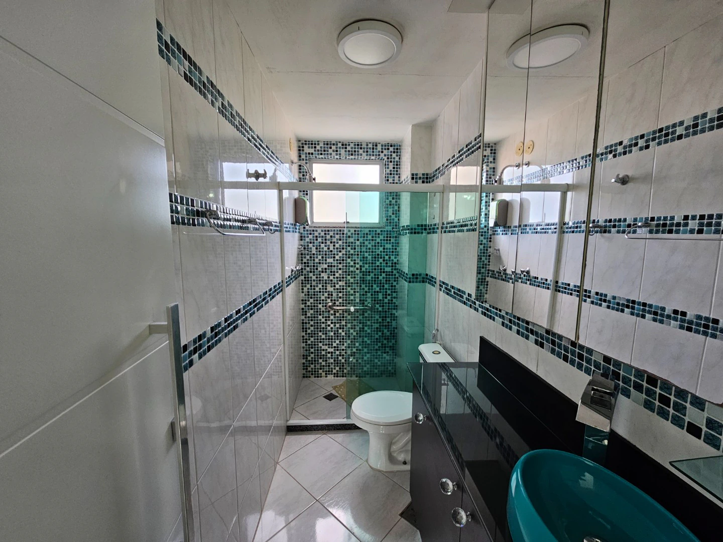 3-bedroom apartment with an en-suite and glass balcony — photo 11