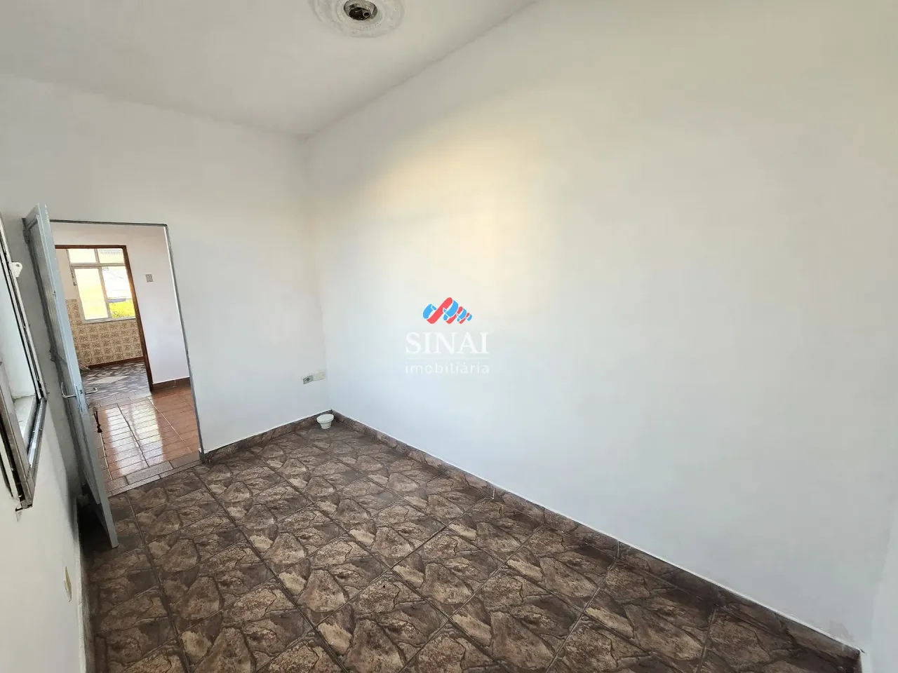 1-bedroom apartment with balcony and fitted kitchen cabinets — photo 2