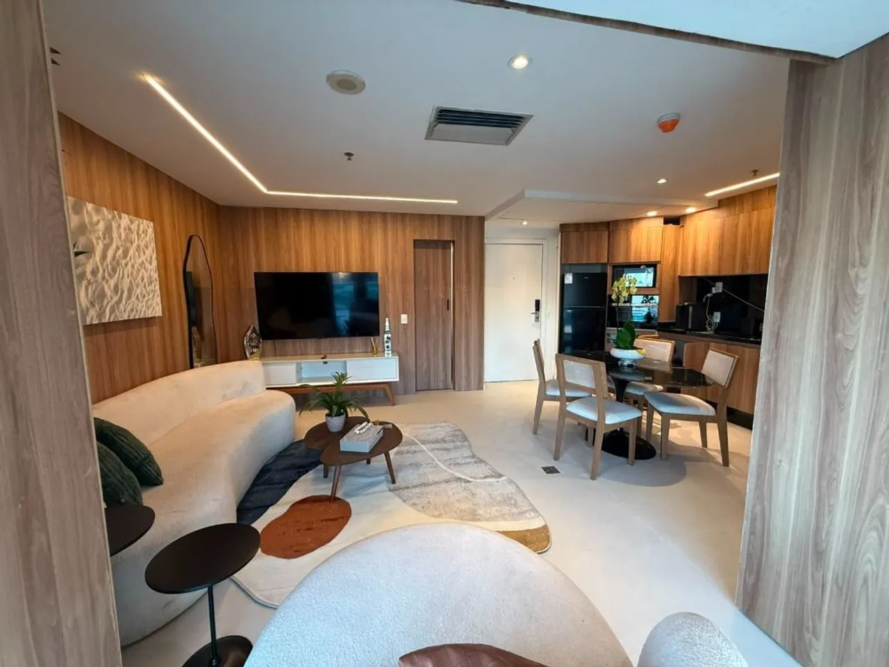 Furnished 1-bedroom apartment with enclosed balcony — photo 7