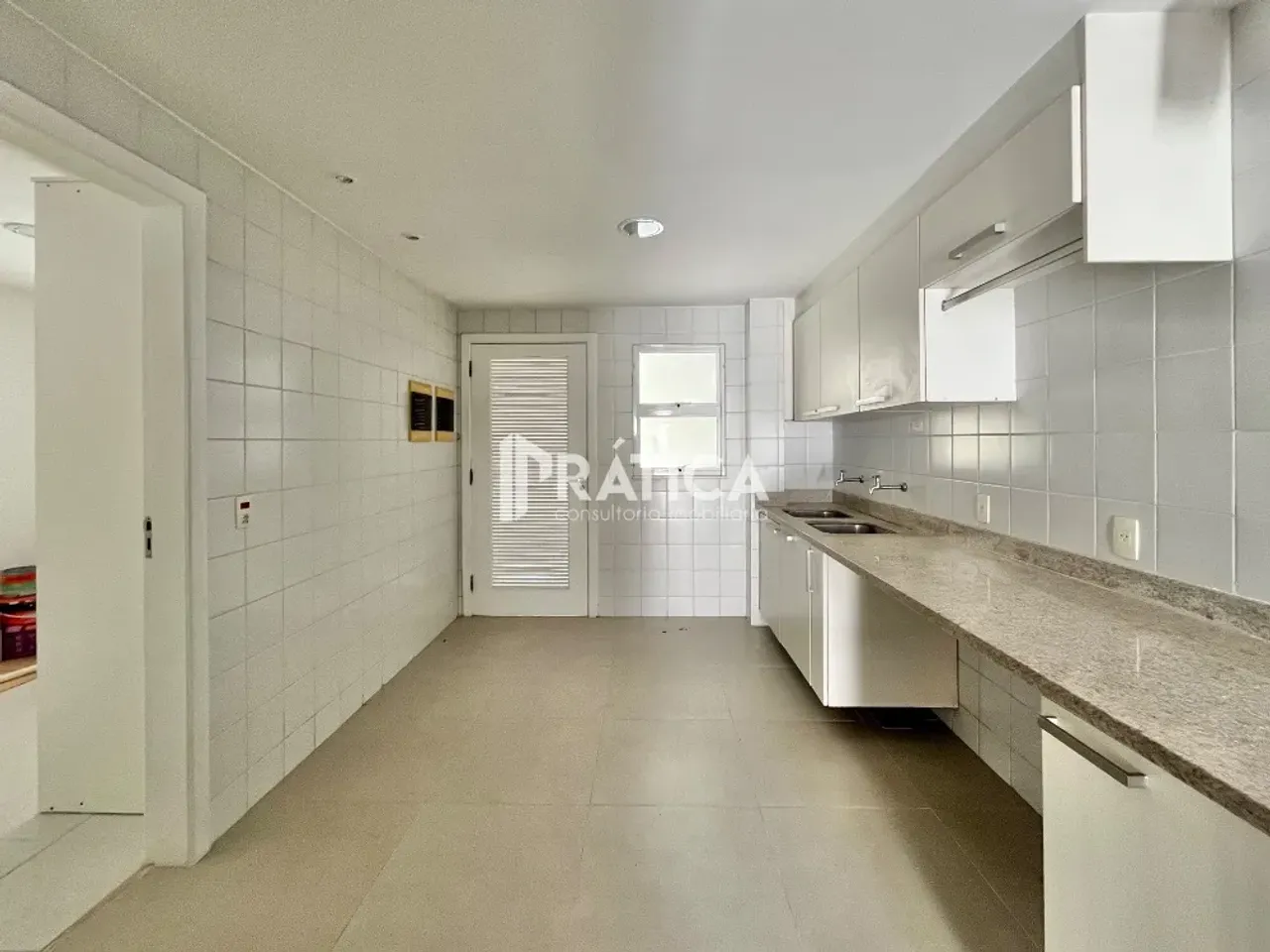 House with 5 bedrooms and a 24-hour concierge — photo 16