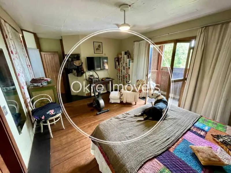 House in a gated community with 4 bedrooms and 5 baths — photo 23