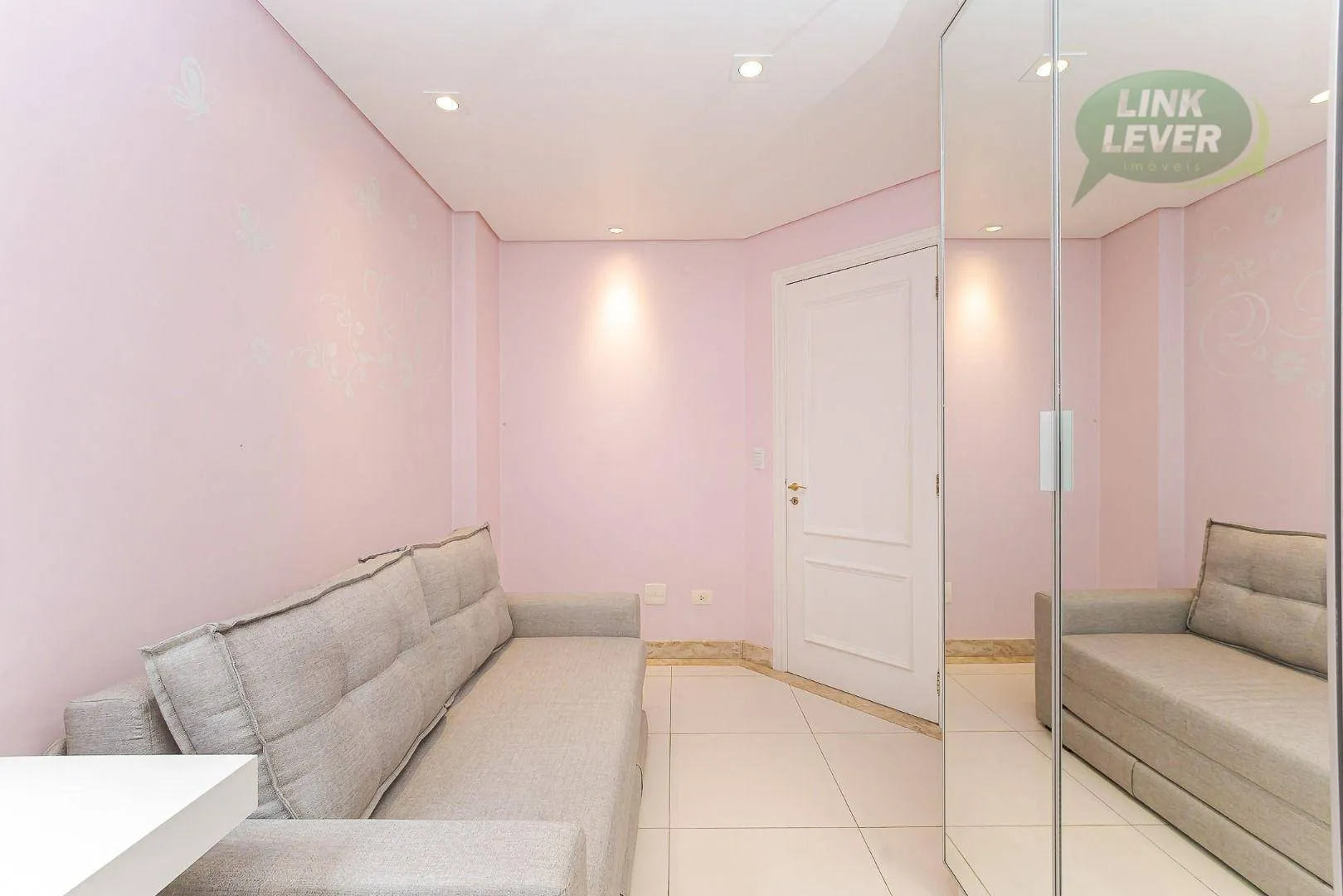 Apartment with 3 bedrooms, balcony and 135 m² — photo 34