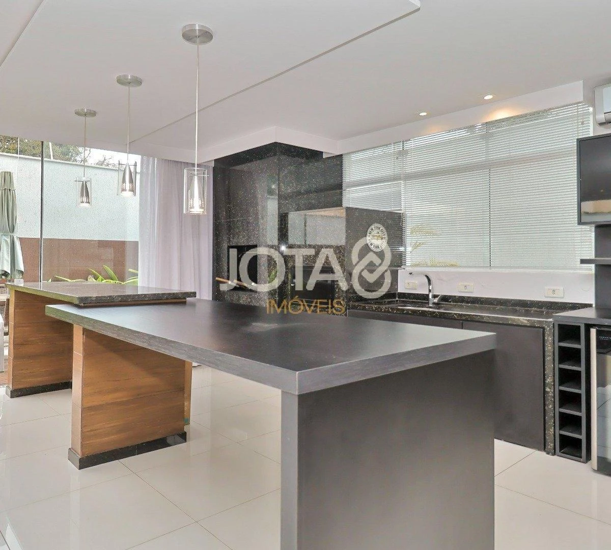House with 3 en-suites, 400 m², plus a home office desk — photo 17