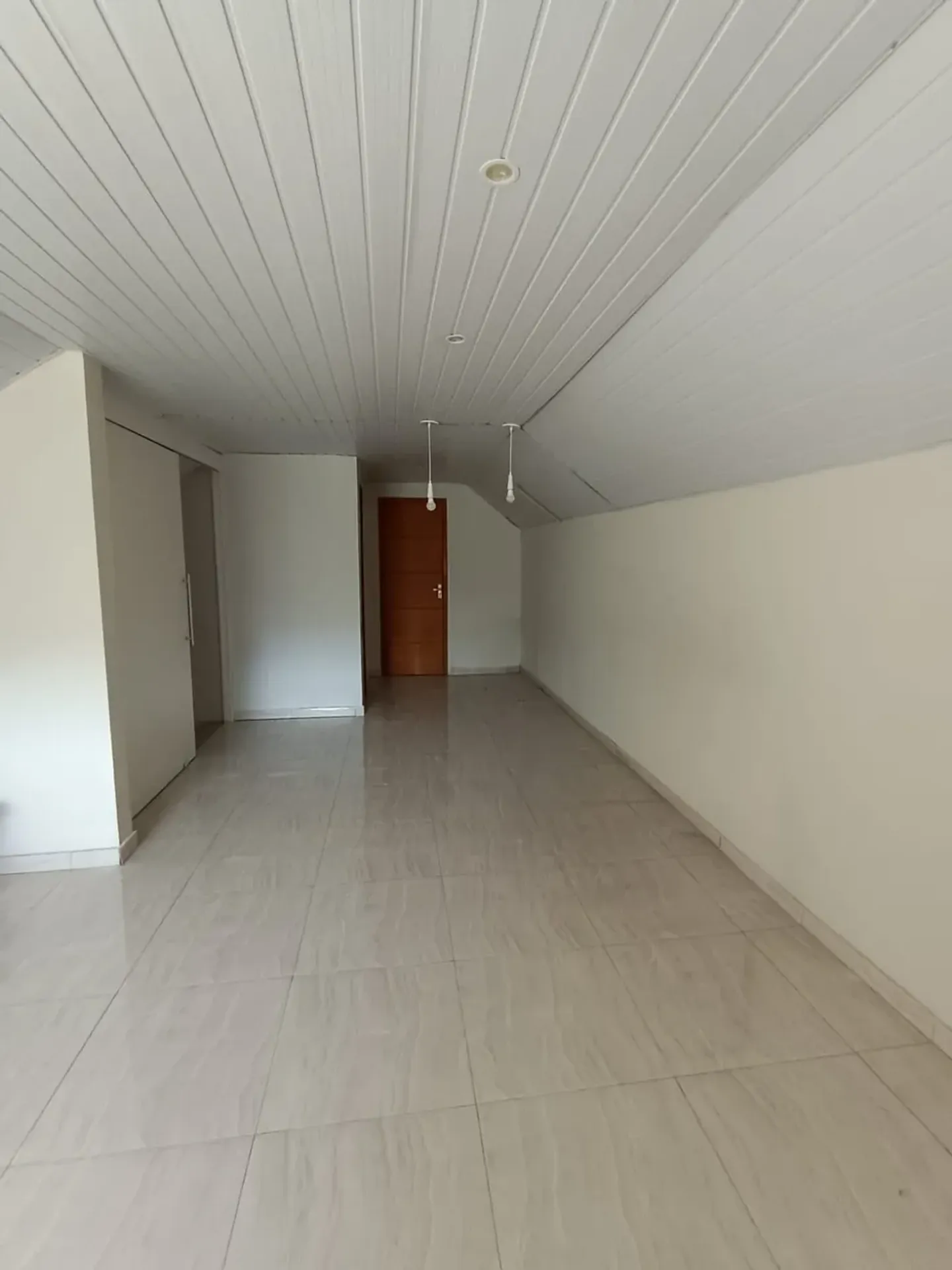 House with 4 bedrooms and 5 bathrooms — photo 30
